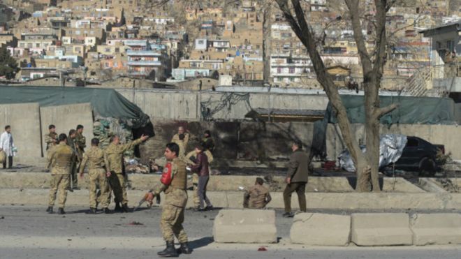 حمله انتحاری در غرب کابل ۲۰ کشته به جا گذاشت
