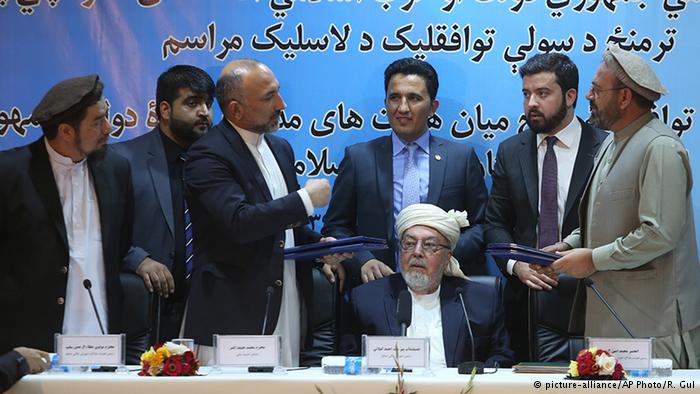 توافقنامه صلح با حزب اسلامی حکمتیار امضا شد