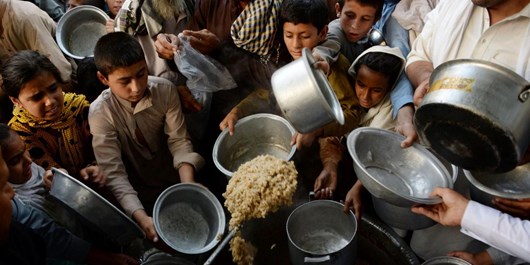 کمک‌های انسان‌دوستانه به افغانستان متوقف شود