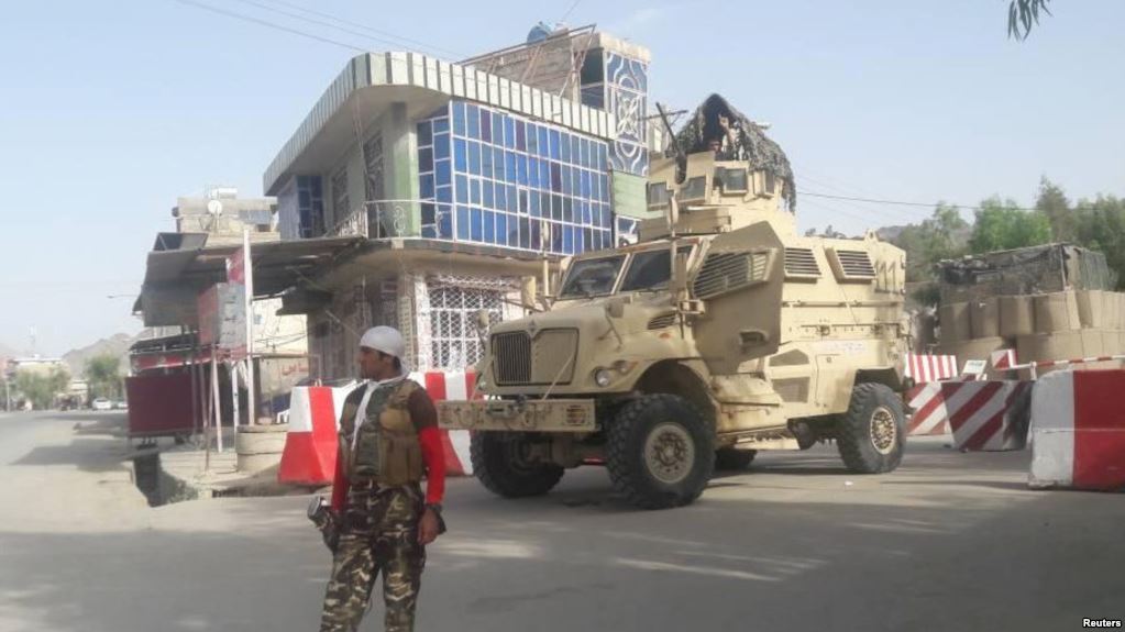 والی فراه: طالبان از شهر فراه بیرون رانده شدند