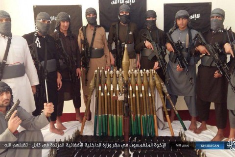 داعش عکس ۱۰ تروریستی را که به ساختمان وزارت داخله حمله کرده بودند، نشر کرد
