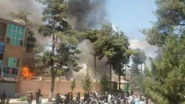 معترضان خشمگین در فاریاب ساختمان ولایت را آتش زدند