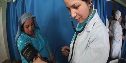 سیگار: نرخ مرگ مادران افغان در هنگام زایمان ۶۴ درصد کاهش یافت