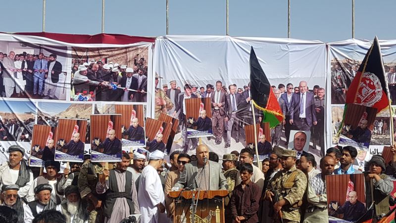 معترضان شاهراه بلخ-کابل را بروی ترافیک مسدود کردند