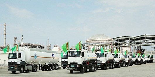 اولین محموله بنزین ترکمنستان وارد افغانستان شد