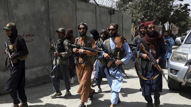 طالبان در «جستجوی خانه به خانه» مخالفان؛ ۱۸ هزار نفر از کابل تخلیه شدند !