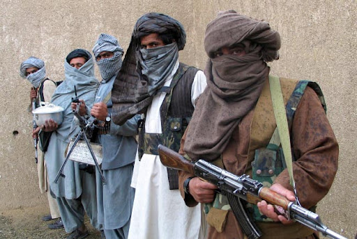 با نزدیک شدن به فروپاشی افغانستان، طالبان “بین صخره و مکان سخت”: به گفته رئیس پیشین امنیت ملی افغانستان، طالبان بین آرام کردن سربازان شستشوی مغزی داده خود و برآورده کردن انتظارات افغان‌ها و جامعه بین‌المللی گیر افتاده است