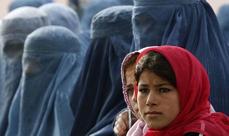 طالبان از نظام ایران در مسئله زنان و مدنی الگو بگیرند
