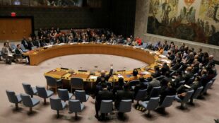شورای امنیت سازمان ملل روز پنج‌شنبه به برقراری روابط رسمی با افغانستان تحت کنترل طالبان رای داد؛ دولتی که هنوز در صحنه بین‌الملل به‌رسمیت شناخته نشده است.