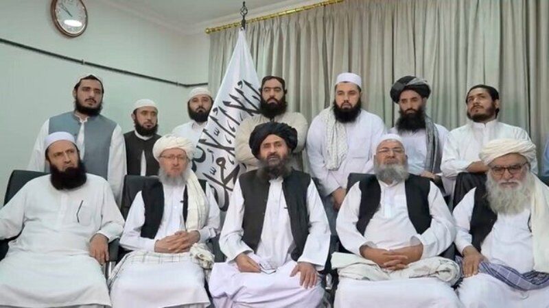 منابع معتبر از طالبان به رسانه ها گفته‌اند که یک نشست مهم رهبری طالبان در قندهار برگزار شده‌است که ایجاد تغییر در کابینه و بررسی راه‌های کسب مشروعیت بین‌المللی از مسایل مورد بحث در آن است.