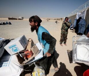 گزارش وال استریت ژورنال؛طالبان به دنبال کنترول بر کار موسسات امدادرسان است