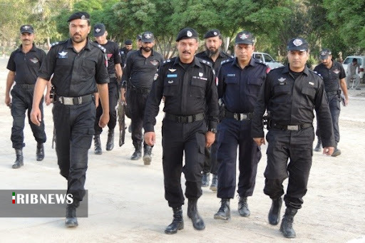 در چمن، پلیس پاکستان با افغان‌ها، حتی زنان، با تحقیر رفتار می‌کند”