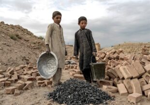 ممنوعیت کار کودکان افغان در معادن افغانستان