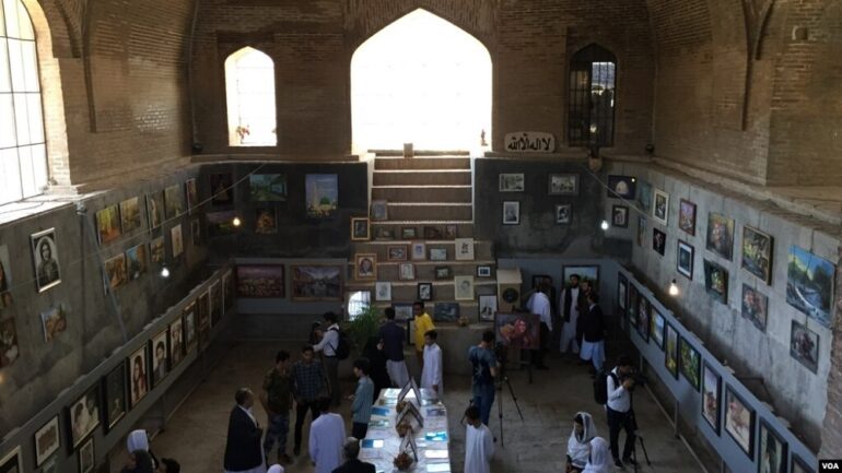مسدود شدن نگارخانه‌ی بهزاد به دلیل آموزش خطاطی به دو کودک دختر از سوی امر به معروف در هرات