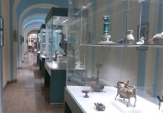 موزه ملی افغانستان با بیش از ۶۰ هزار آثار باستانی از تاریخی‌ترین‌‌های منطقه است